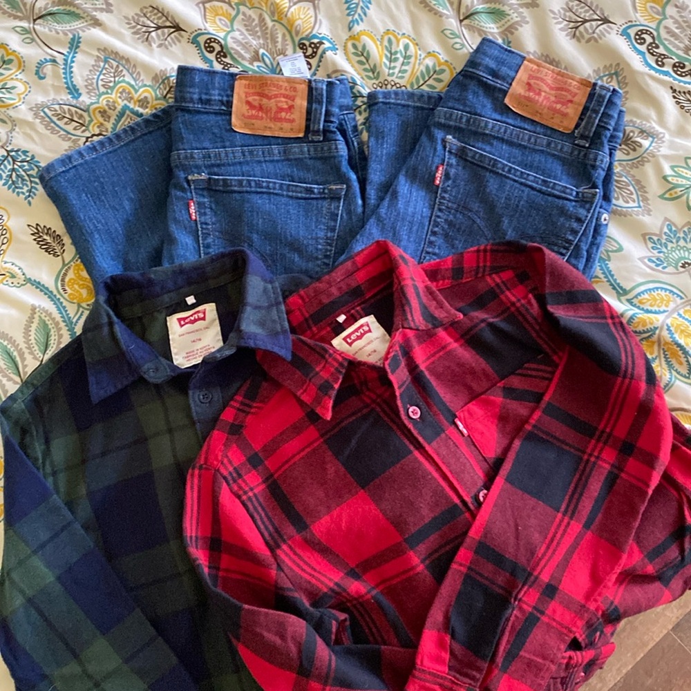 Bundle of 4 items!!!i 2 LEVI Jeans and 2 Levi flannels! (Wow)